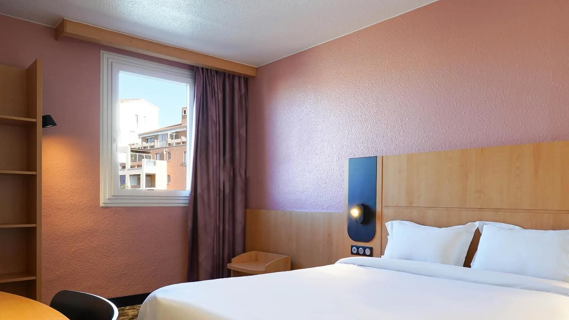 ***  B&B Hotel Marseille Centre Vieux Port França