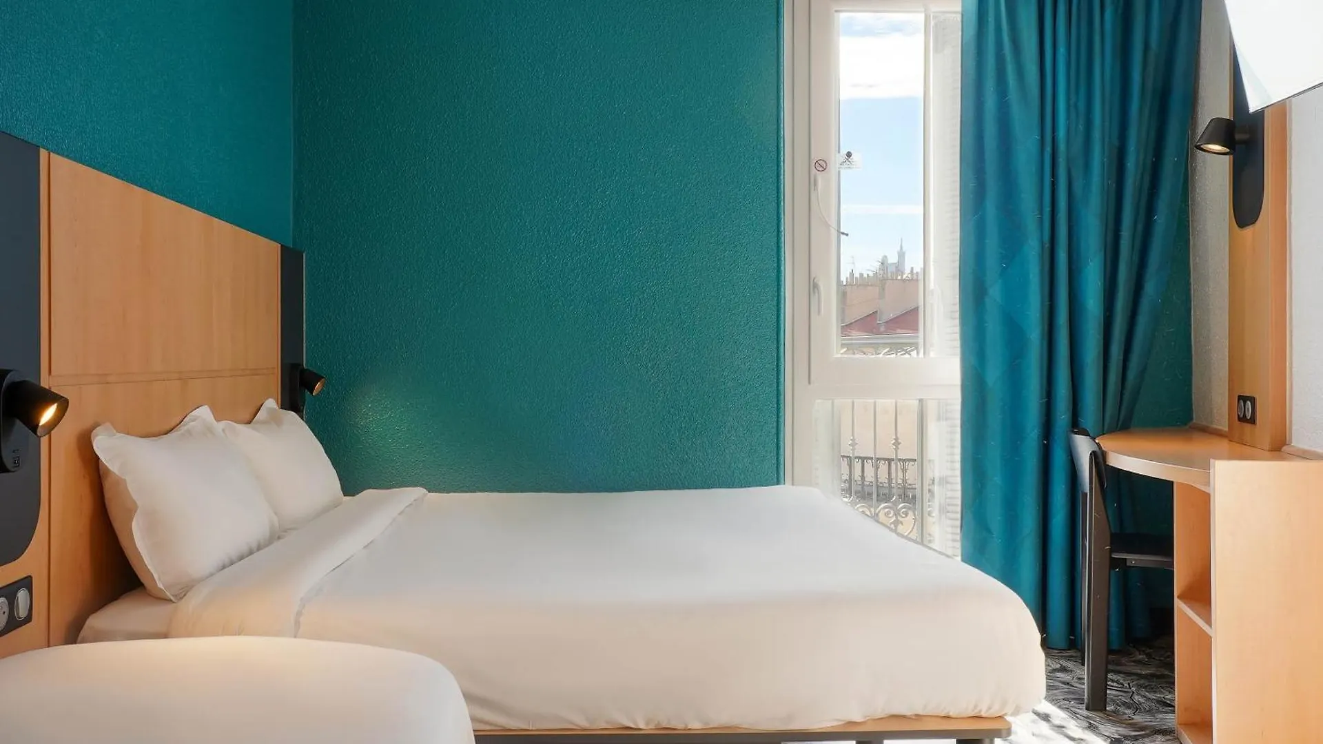 B&B Hotel Marseille Centre Vieux Port 3*,